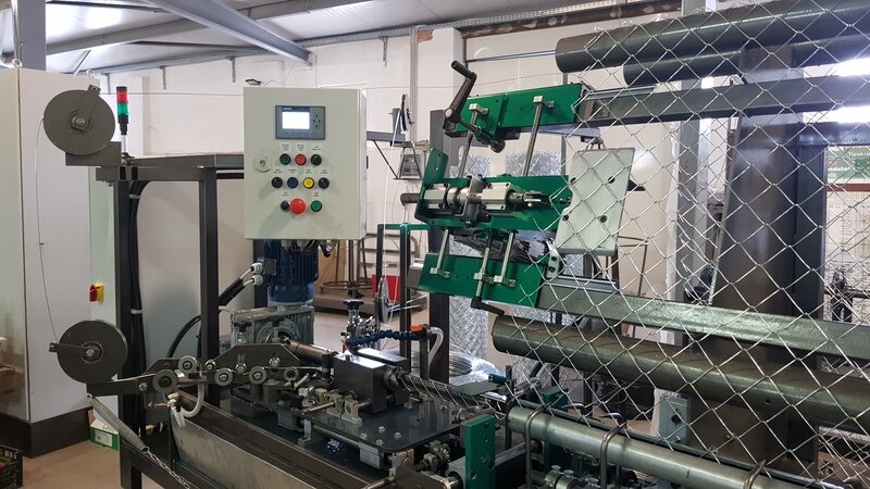 Masina automata de impletit plasa de gard